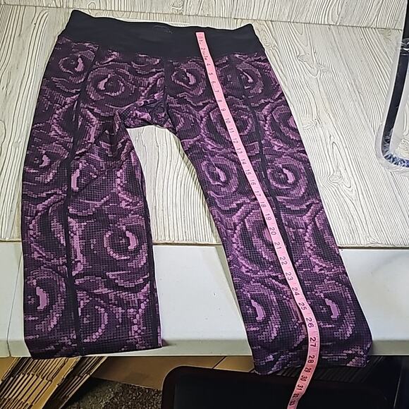 Betsey Johnson Performance Athletic Capri Leggings Purple Black Pixel Size Large - Picture 11 of 13